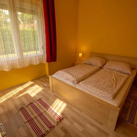 בית נופש Privathaus Mit Pool Und Garten In שיופוק