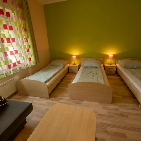 בית נופש Privathaus Mit Pool Und Garten In *
