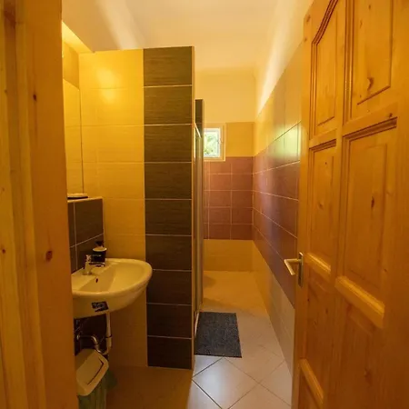 בית נופש Privathaus Mit Pool Und Garten In *