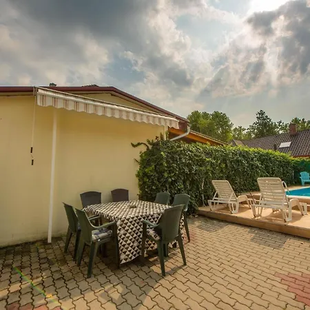 Privathaus Mit Pool Und Garten In שיופוק