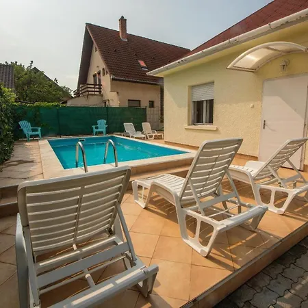 Privathaus Mit Pool Und Garten In Holiday home Siofok
