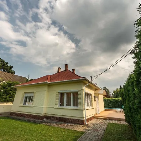 Privathaus Mit Pool Und Garten In שיופוק