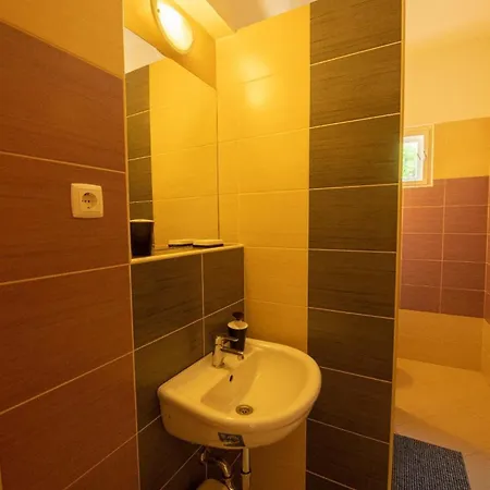 Privathaus Mit Pool Und Garten In בית נופש *