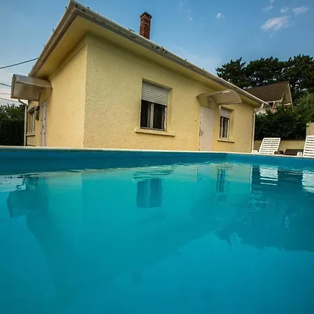 בית נופש Privathaus Mit Pool Und Garten In שיופוק